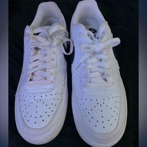 White Nike Low Top Shoes essential piece for fashionable outfits size 8